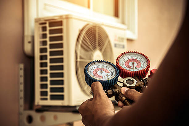 Professional Ductwork Repair technician working in Pleasantville, OH
